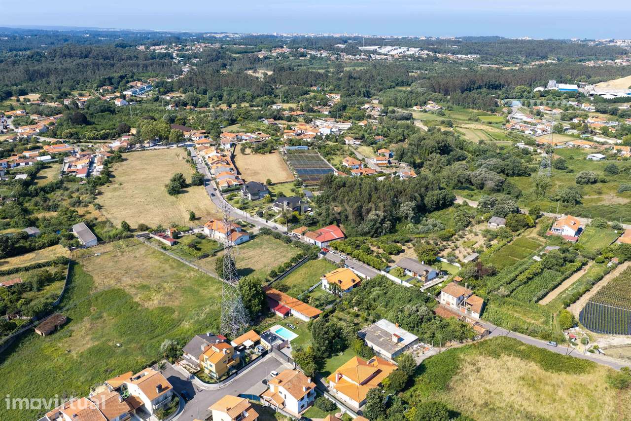Terreno para construção já vedado em 4 frentes - Grande imagem: 3/17