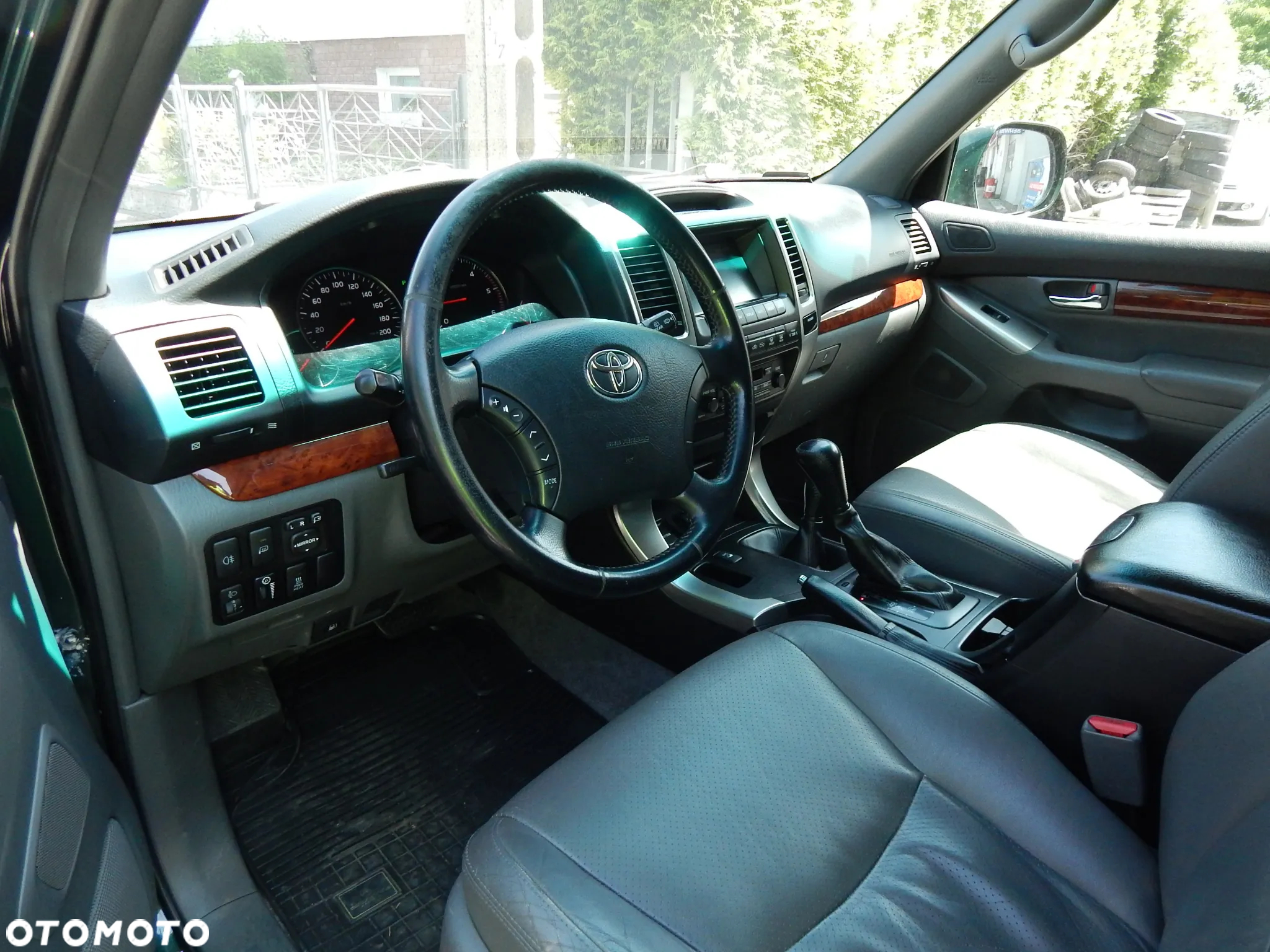 Toyota Land Cruiser - 7