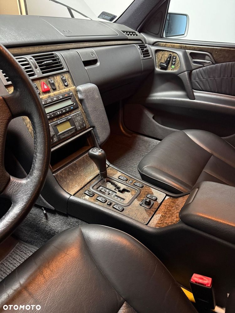 Mercedes-Benz Klasa E 320 T 4 Matic Avantgarde - 7