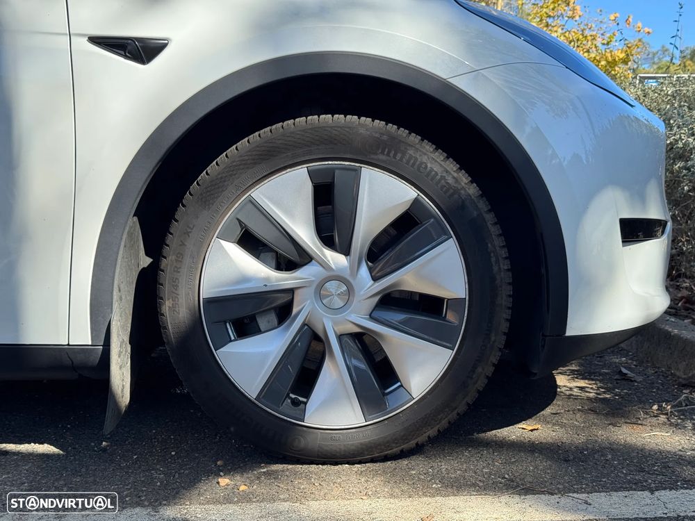 Tesla Model Y - 23