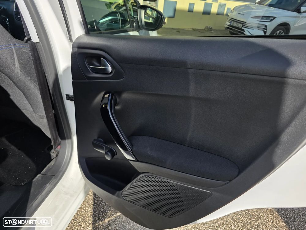 Peugeot 208 1.5 BlueHDi Signature - 6