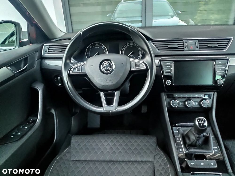 Skoda Superb 2.0 TDI Premium Edition - 14