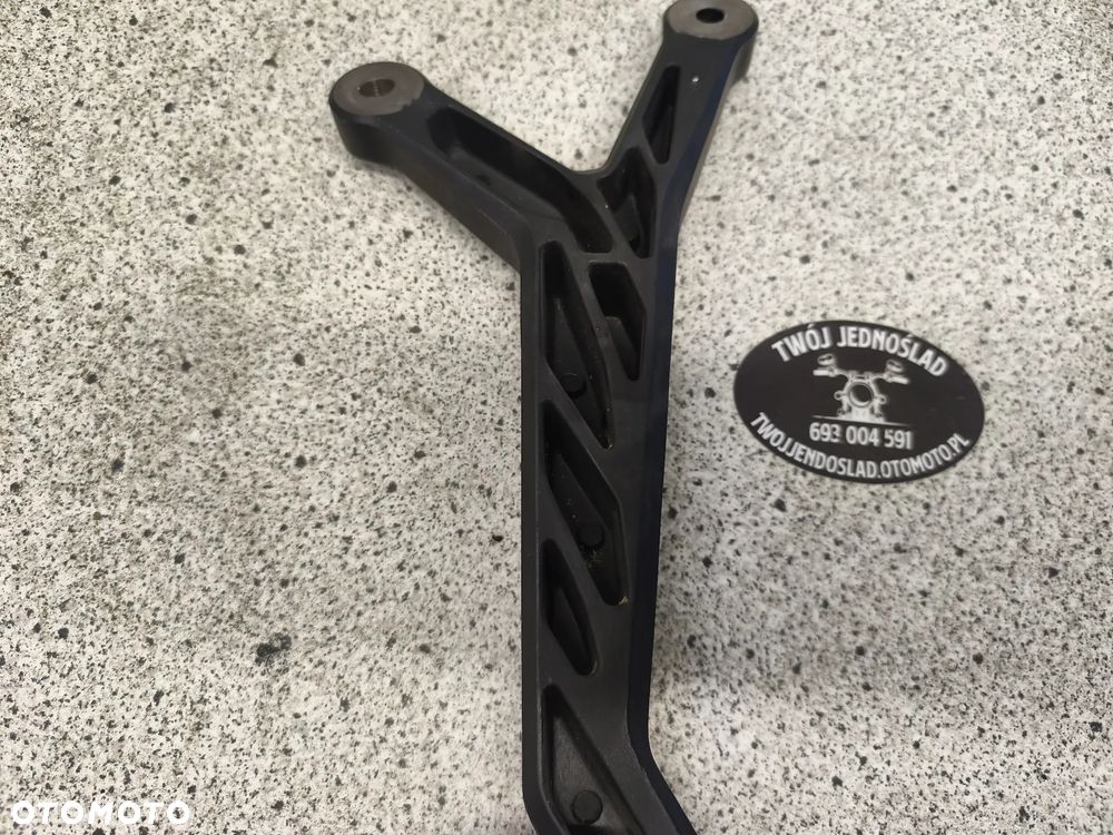 Set lewy tył, podnóżek pasażera Triumph Trident 660 2022 - 10