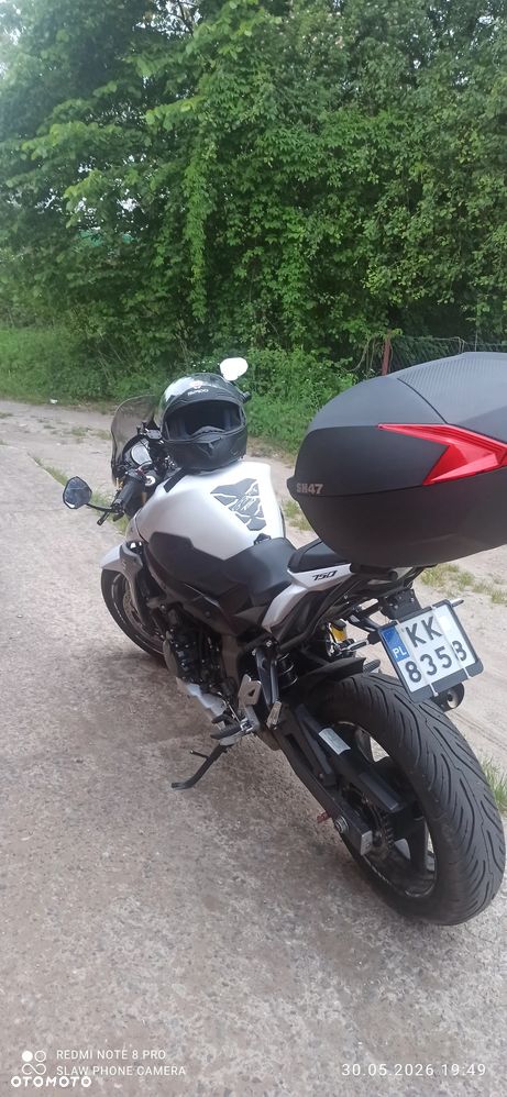 Suzuki GSR - 3
