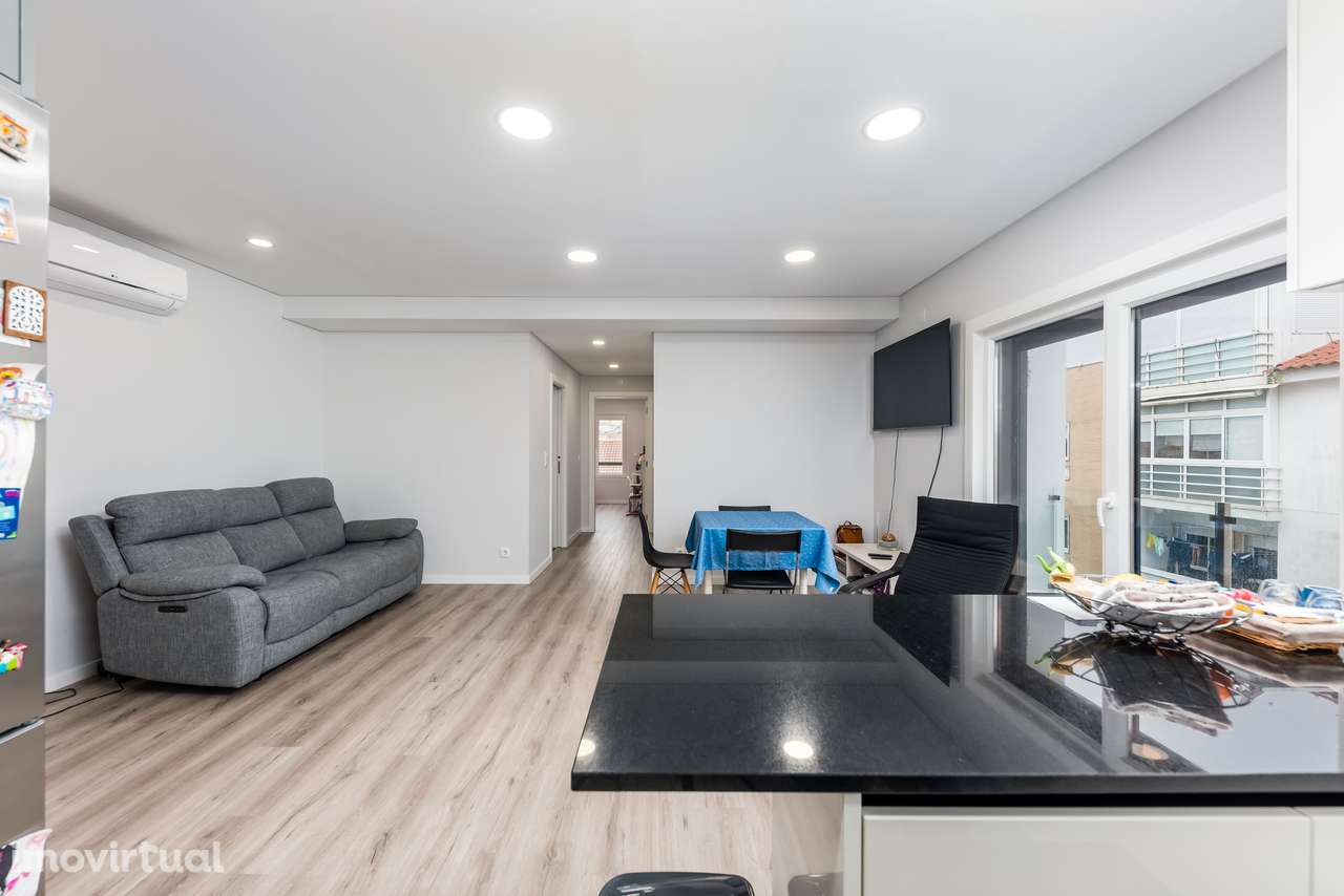 T2 Casal de Cambra | Seminovo | Garagem e Varanda - Grande imagem: 4/17