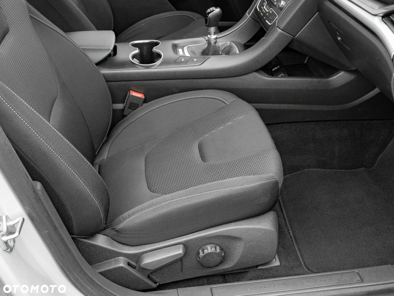 Ford Mondeo 2.0 EcoBlue Trend - 33