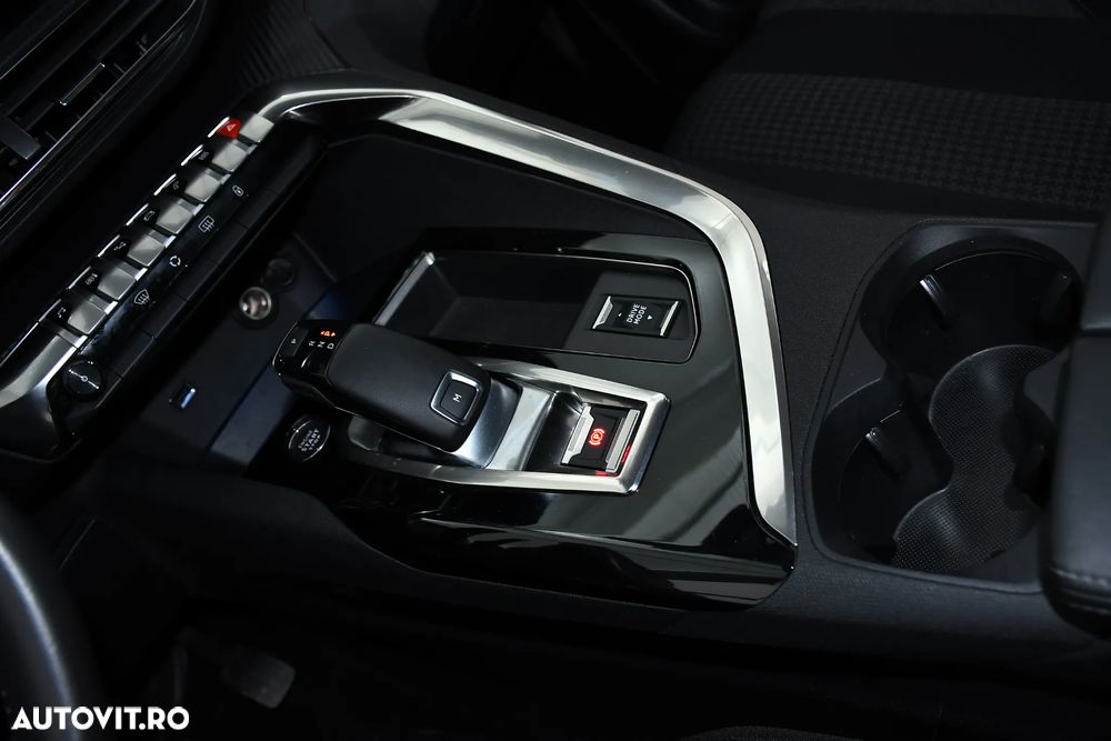 Peugeot 3008 1.2 PureTech Turbo S&S EAT8 Allure - 15