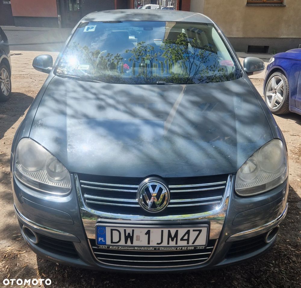 Volkswagen Jetta 1.6 FSI Comfortline - 1