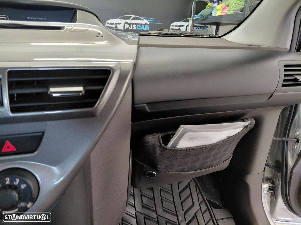 Toyota iQ 1.0 VVT-i - 24