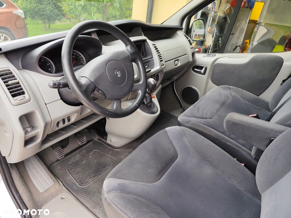 Renault Trafic Grand Passenger Black Edition - 13
