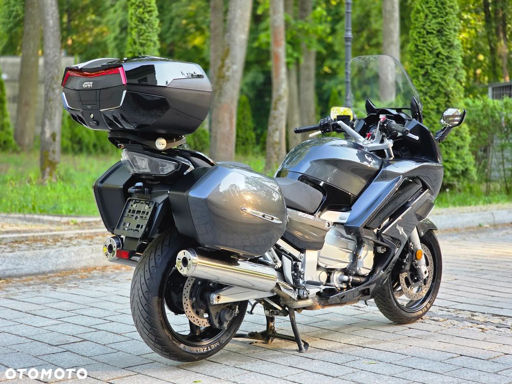 Yamaha FJR - 8