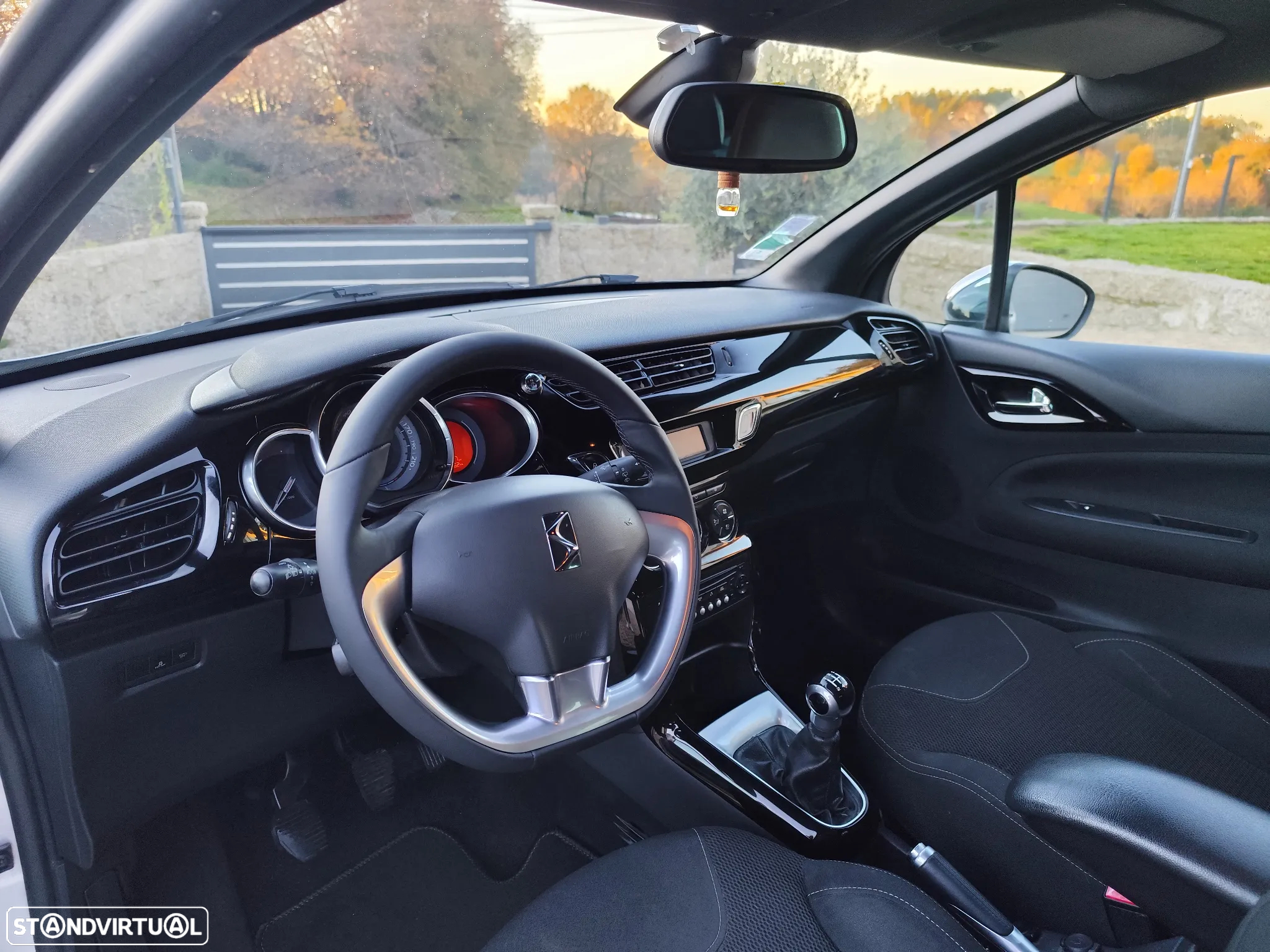 Citroën DS3 1.6 HDi Airdream So Chic - 5