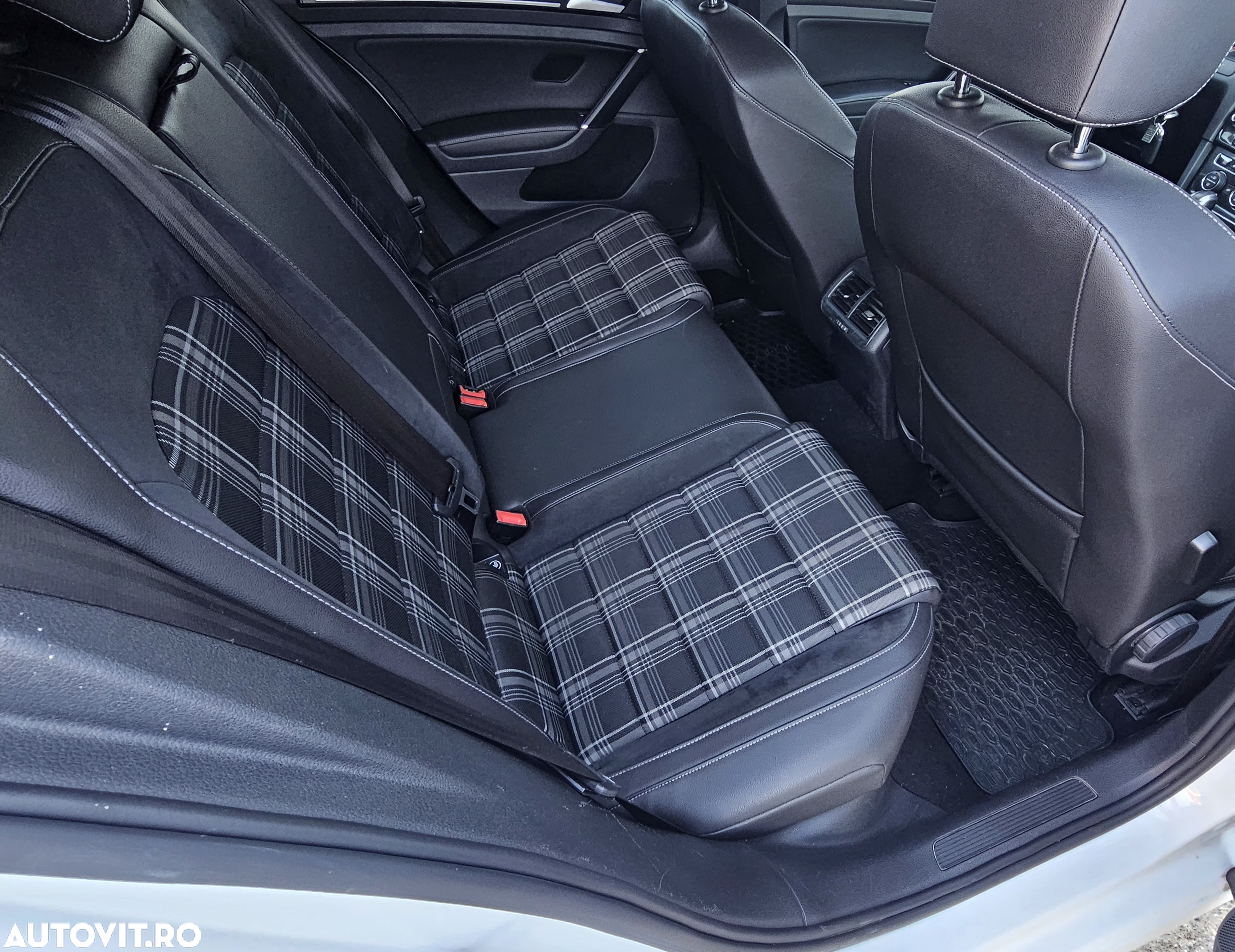 Volkswagen Golf 2.0 TDI DSG GTD - 12