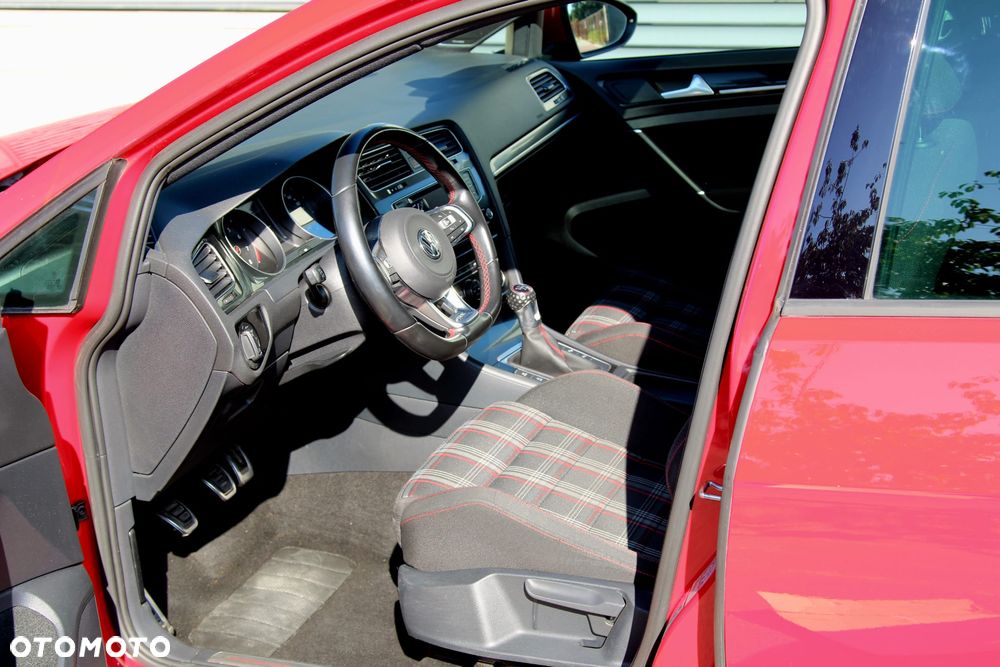 Volkswagen Golf GTI Performance BlueMotion Technology - 37