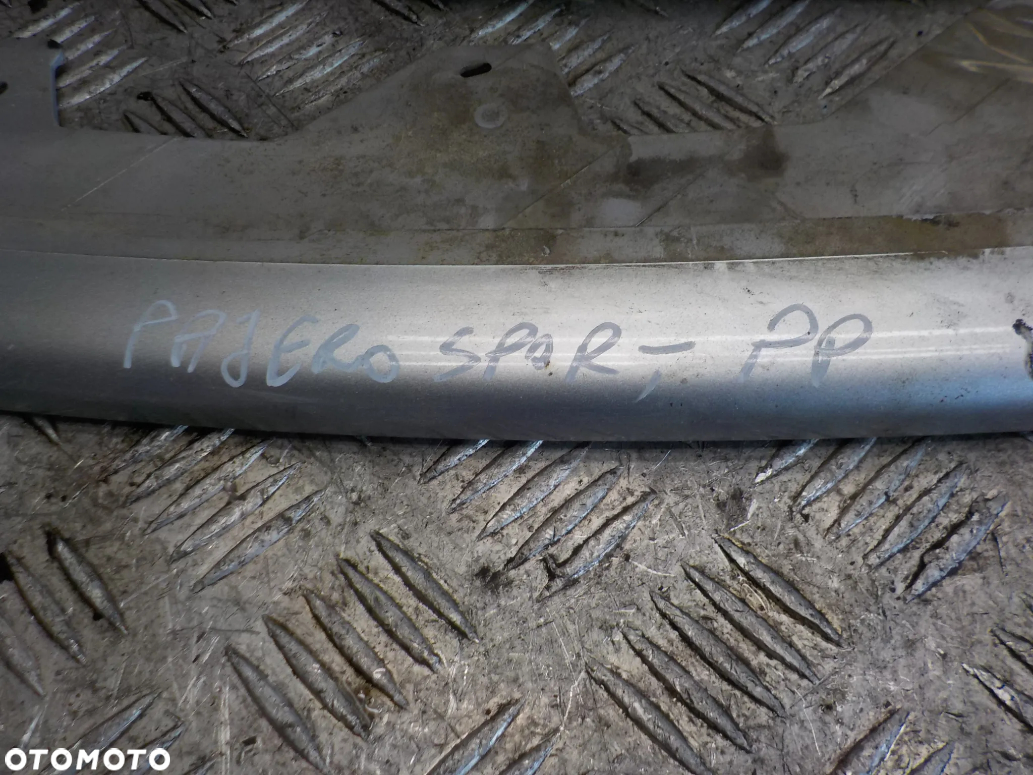 MITUBISHI PAJERO SPORT RAMKA LAMPY PRZÓD LEWA LUB PRAWA - 3