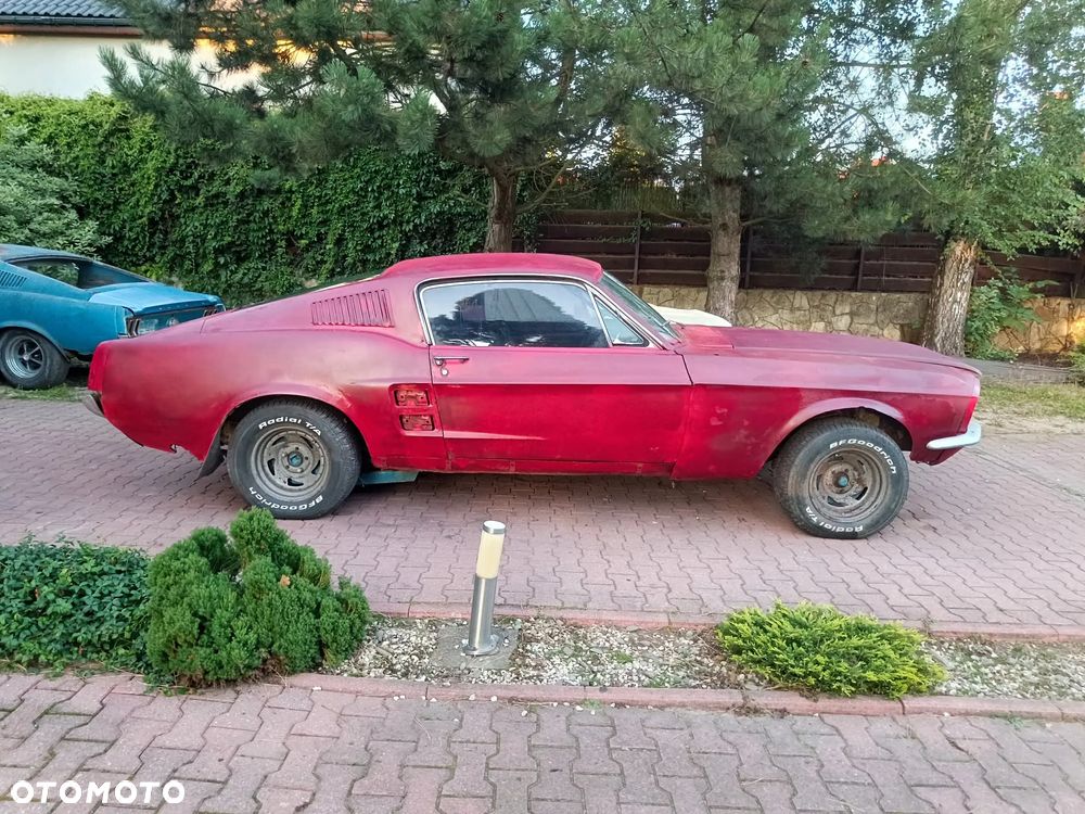 Ford Mustang - 4