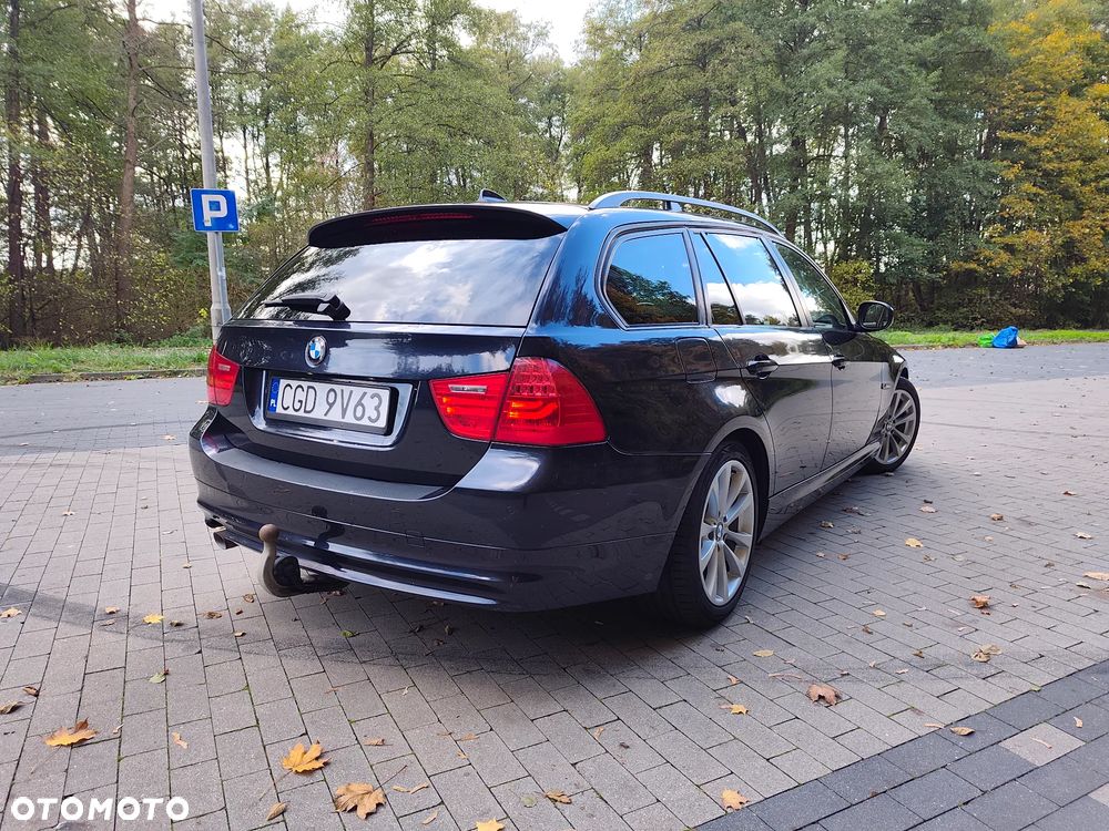 BMW 3 Series 2010 photo 4