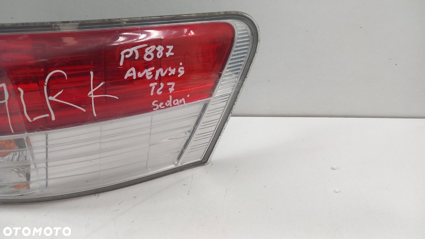 TOYOTA AVENSIS T27 SEDAN LAMPA TYŁ PRAWA - 1