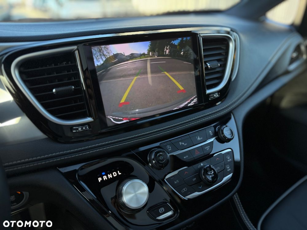 Chrysler Pacifica - 19