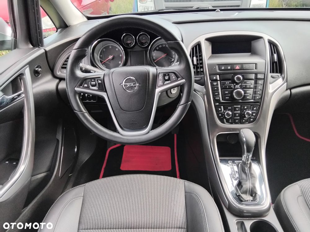 Opel Astra 1.4 Turbo 150 Jahre - 23