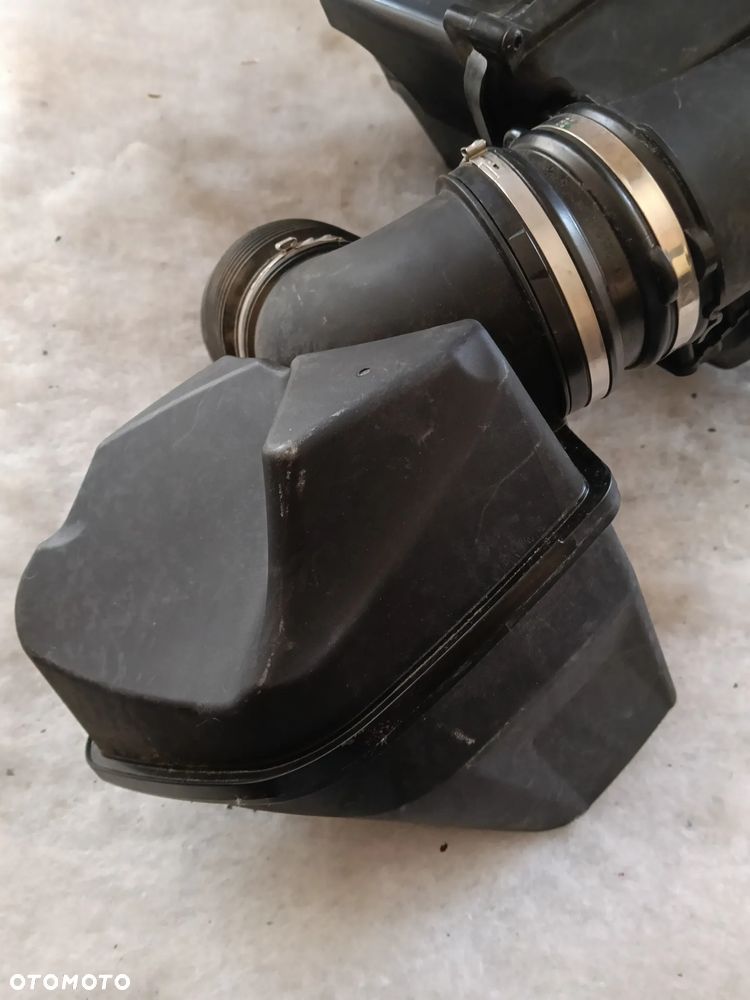 OBUDOWA FILTRA POWIETRZA  REZONATOR BMW G60 G61 G68 BENZYNA 5A1BC40 - 2