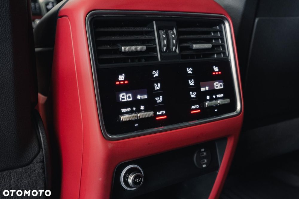 Porsche Cayenne Turbo - 36