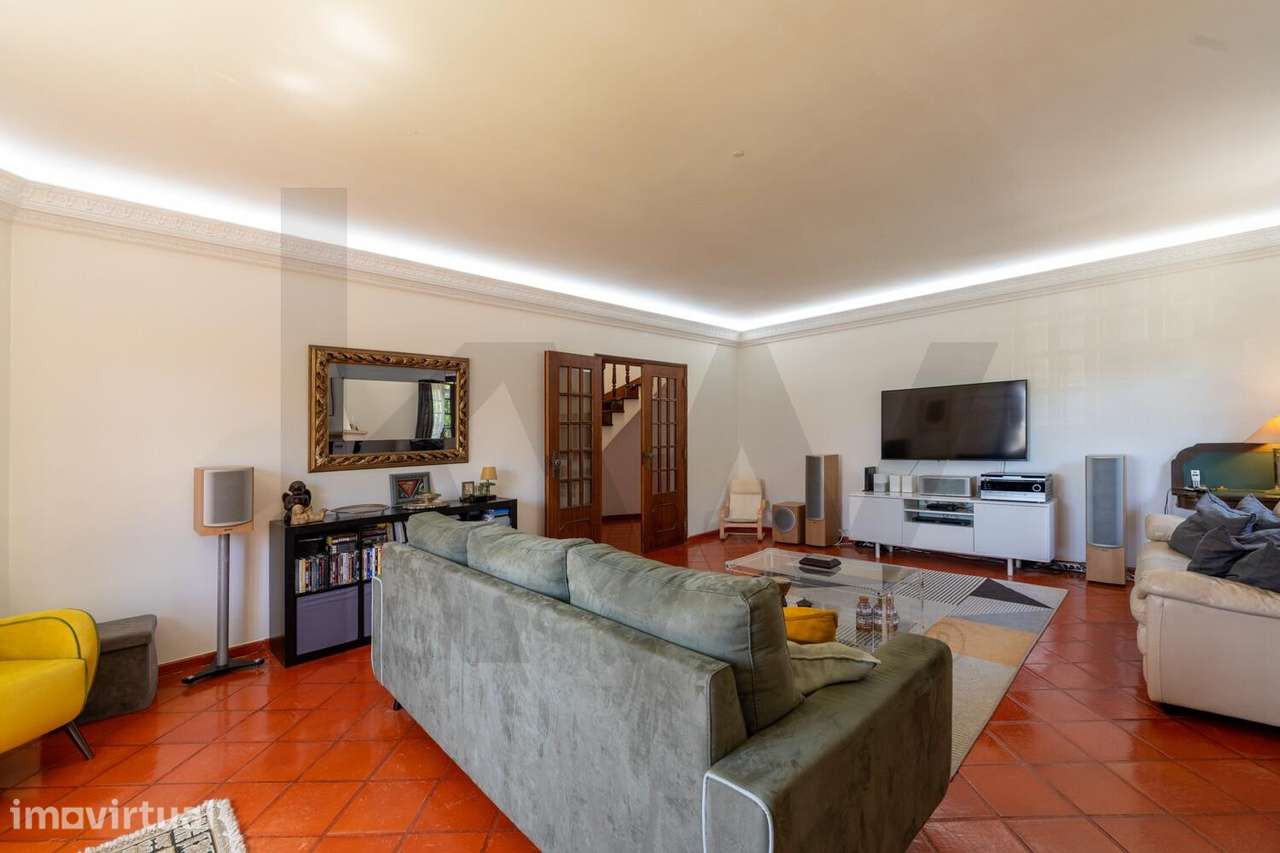 A Casa para Todas as Fases da Vida: Moradia T4+1 no Centro da Moita - Grande imagem: 3/35
