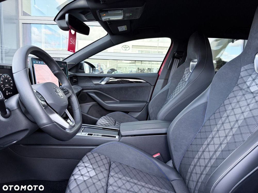Volkswagen Passat Variant 2.0 TDI SCR R-Line DSG - 24