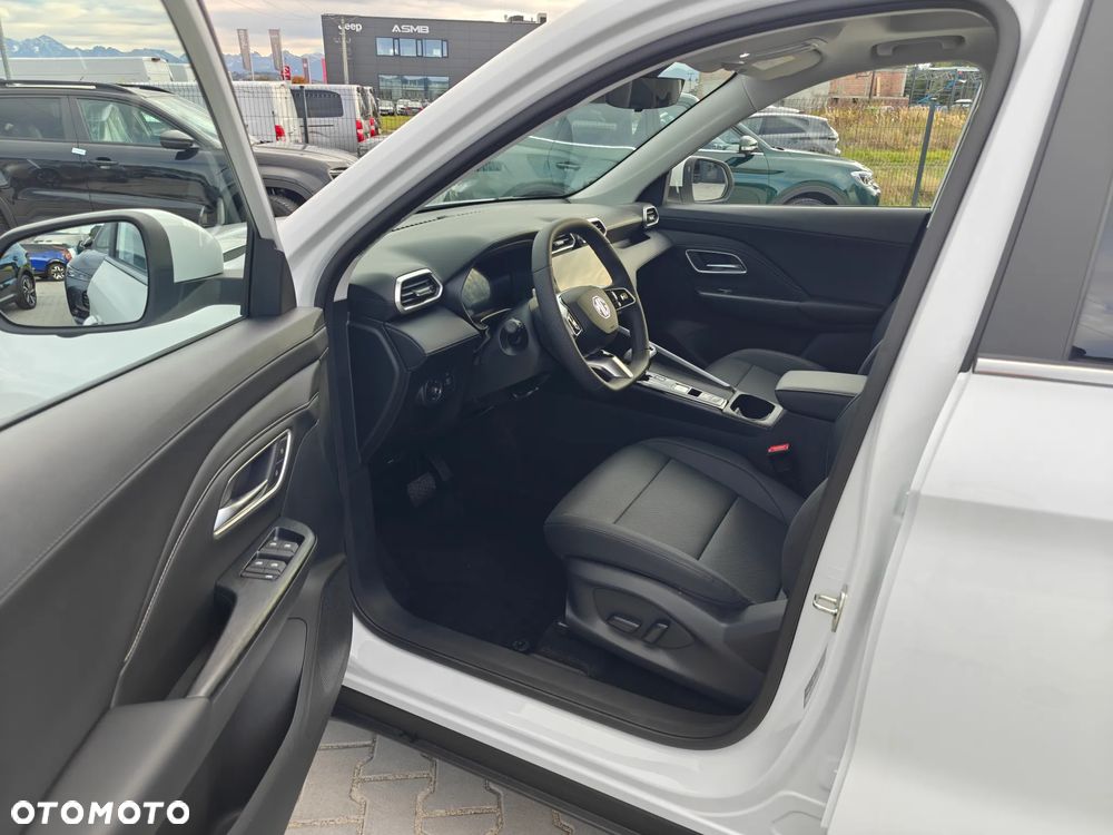 MG ZS Hybrid+ - 11