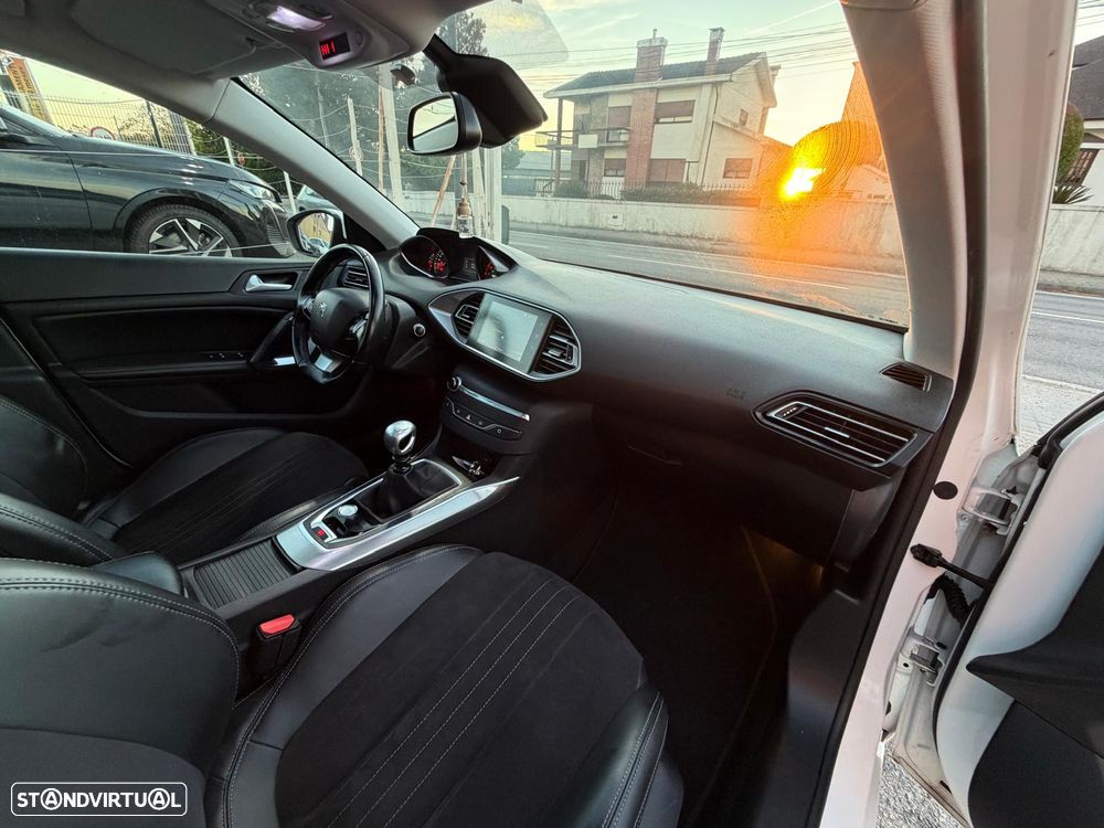 Peugeot 308 SW PureTech 130 Stop & Start Allure - 14