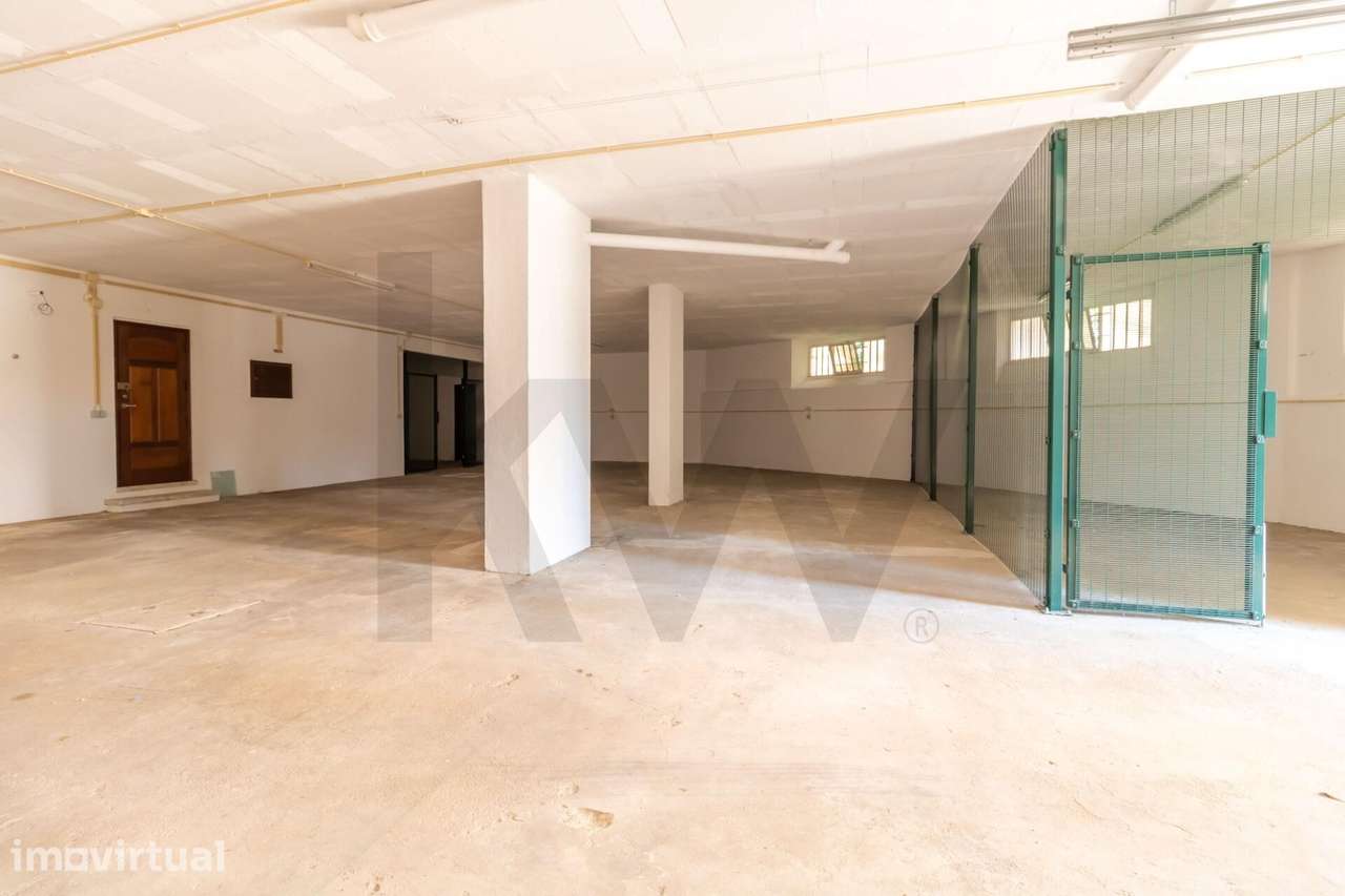Garagem coberta e fechada com entrada independente | Pampilheira, Casc - Grande imagem: 4/13