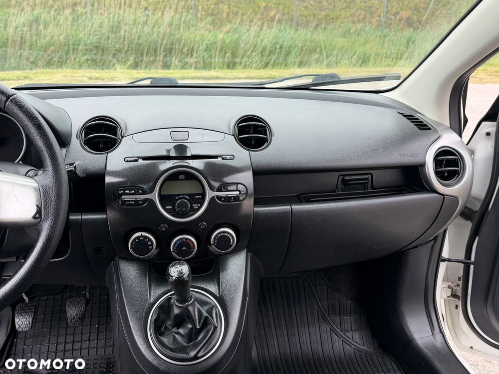 Mazda 2 - 25