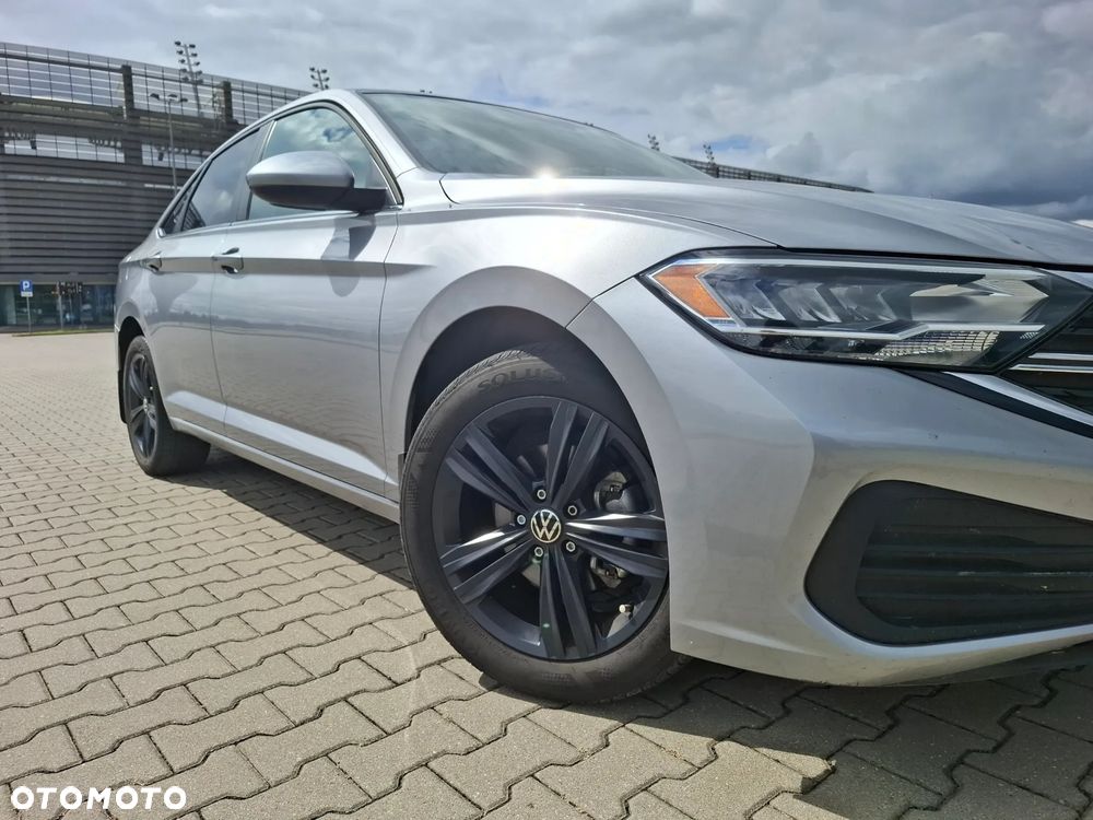 Volkswagen Jetta - 4