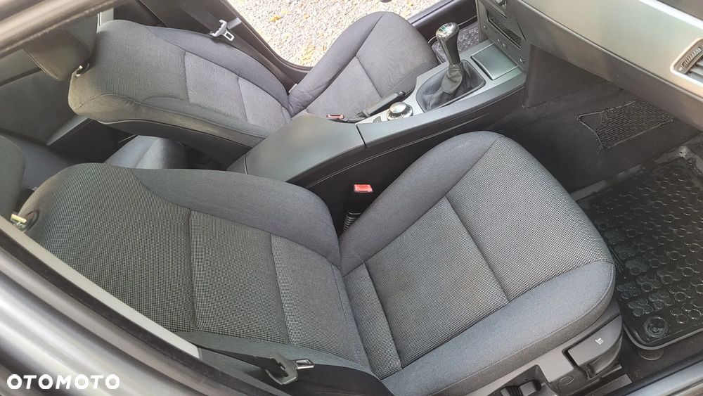 BMW Seria 5 520i - 11