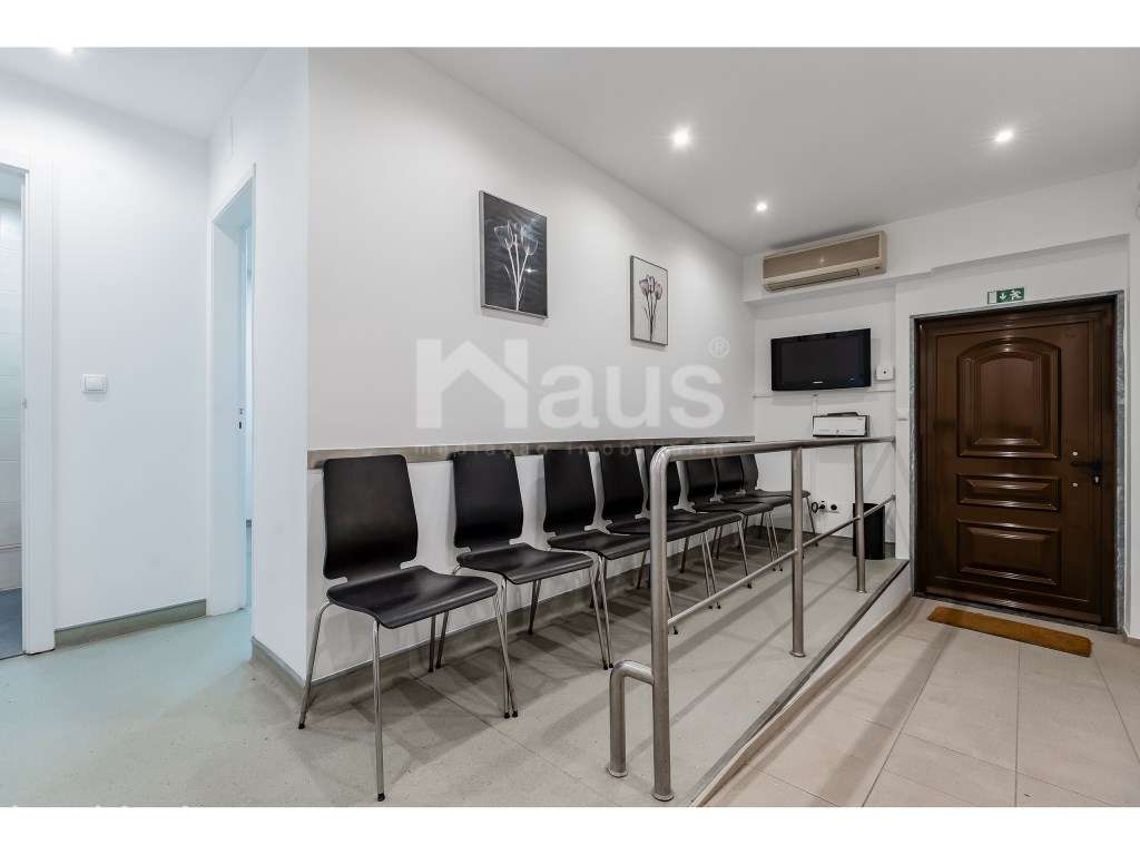 Espaço comercial destinado a serviços com uma ótima localização, no... - Grande imagem: 3/23