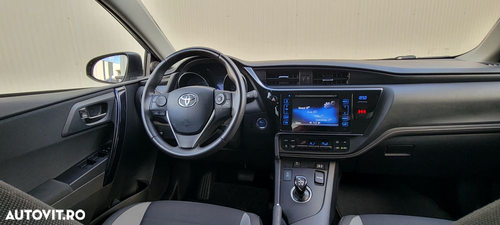Toyota Auris - 12