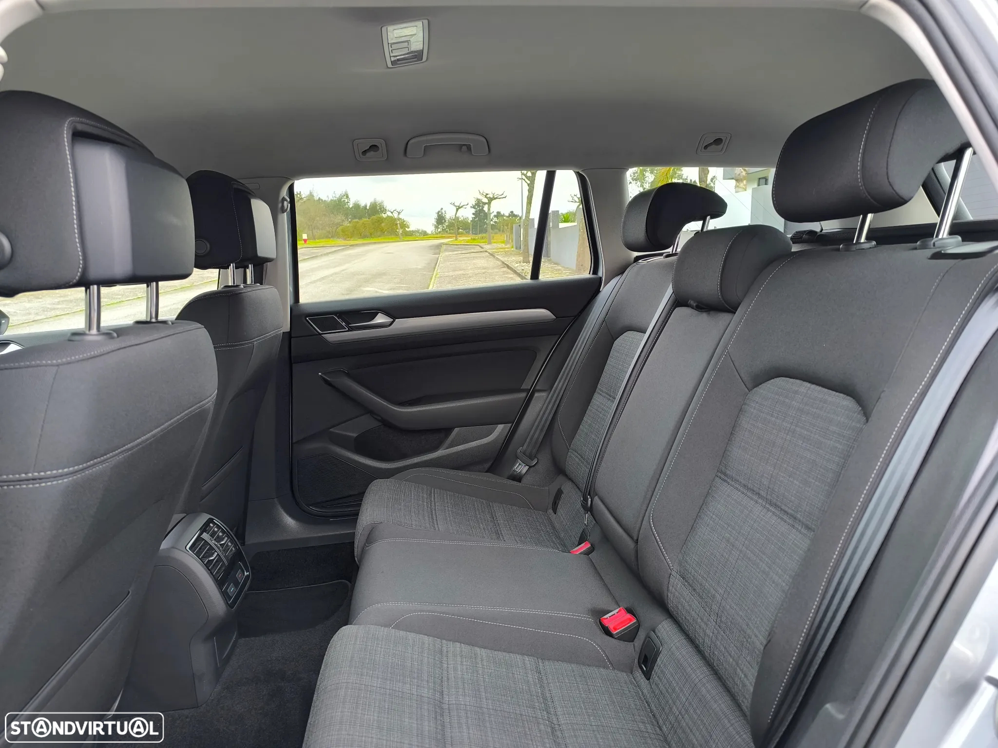 VW Passat Variant 2.0 TDi Business DSG - 18