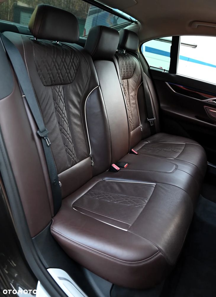BMW Seria 7 730d xDrive - 32