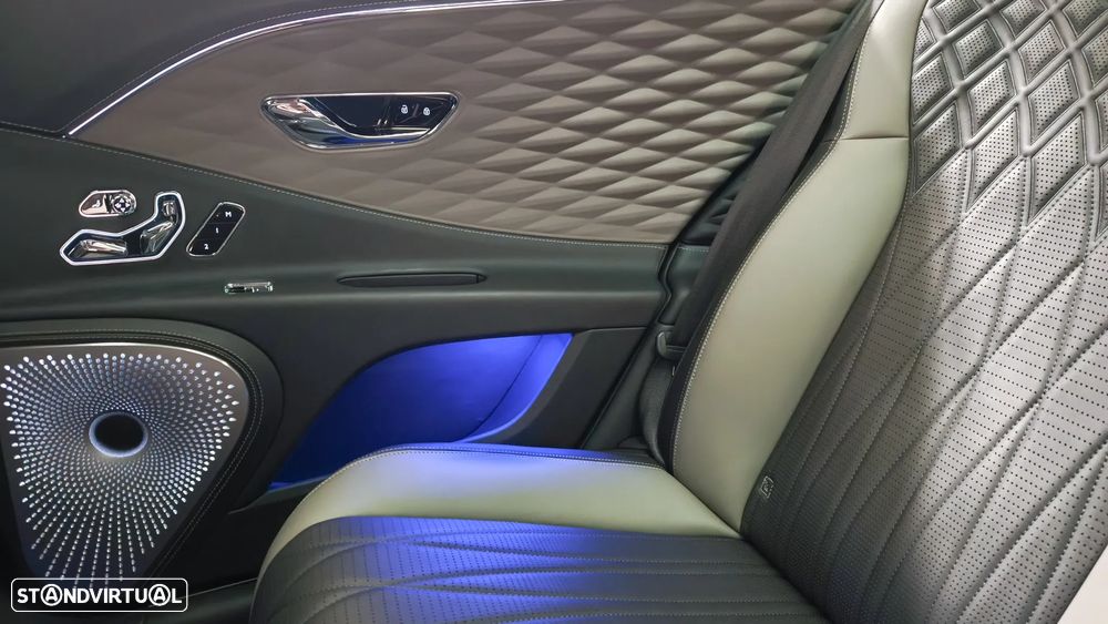 Bentley Flying Spur Hybrid S - 25