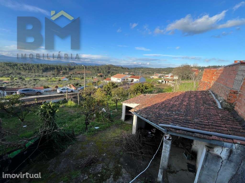 Moradia T2, com quintal, para venda em Salgueiro do Campo! - Grande imagem: 2/31