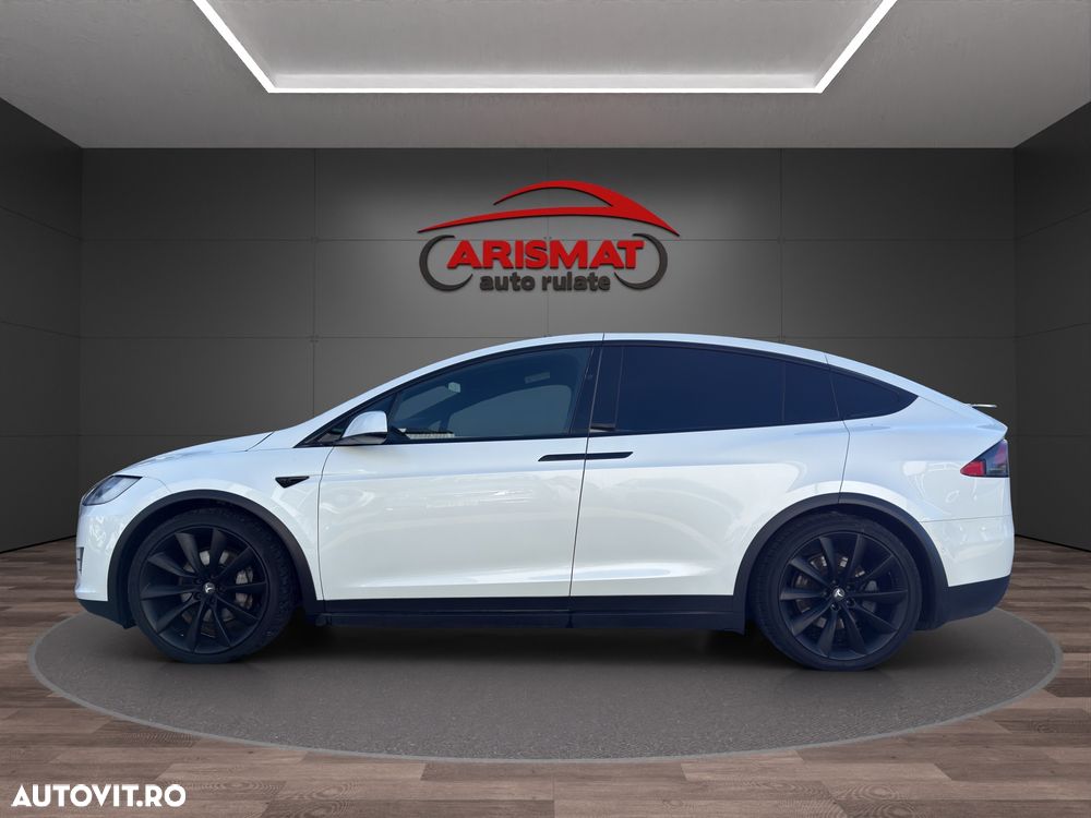 Tesla Model X - 3