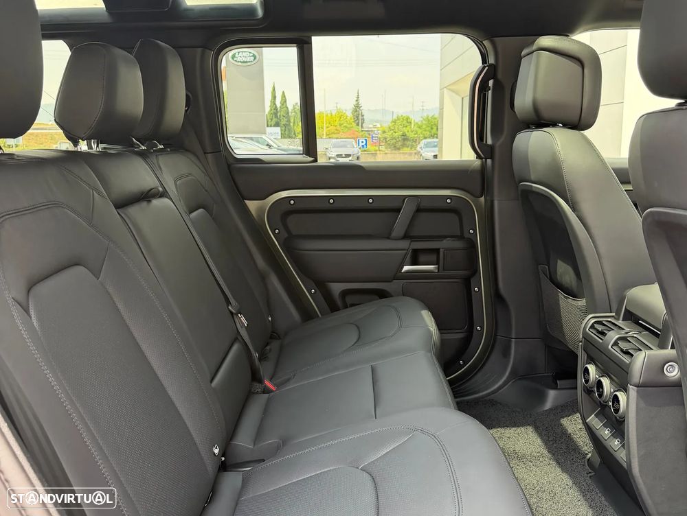 Land Rover Defender 2.0 P300e 110 AWD X-Dynamic SE - 4