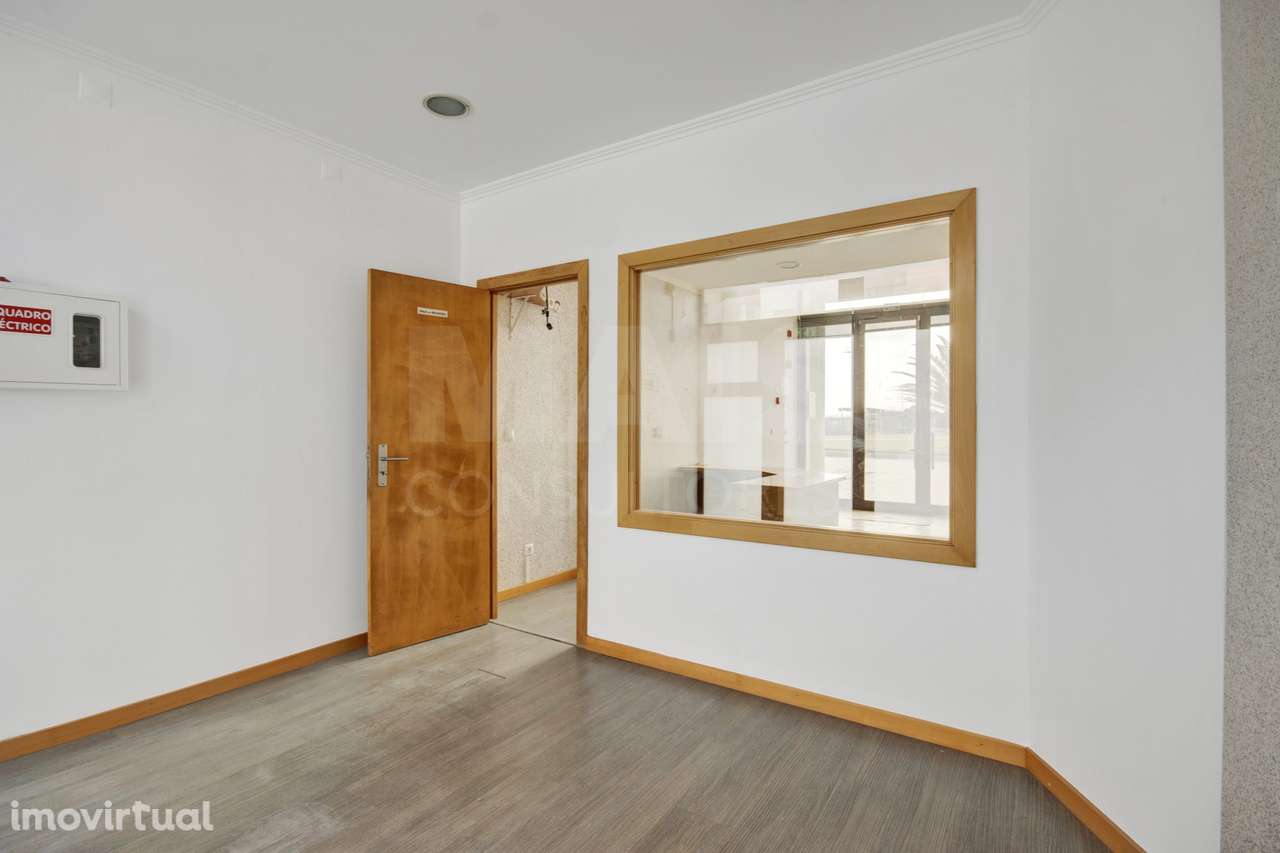 Loja com 2 Pisos no Centro de Peniche — Uma Oportunidade Imperdível! - Grande imagem: 4/28