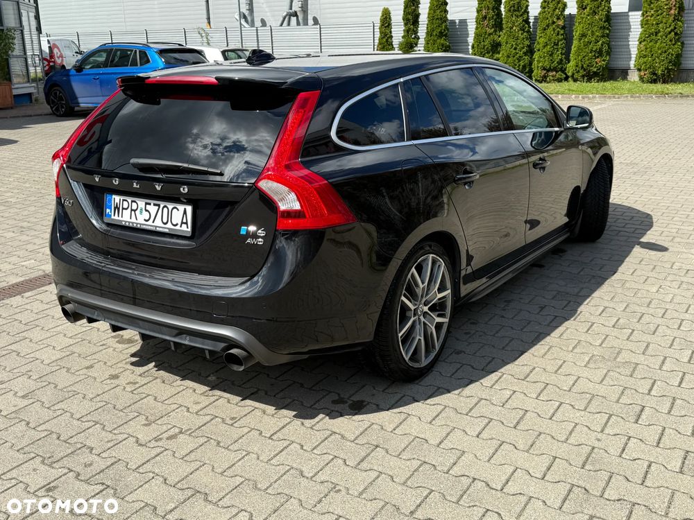 Volvo V60 T6 AWD Drive-E R-Design Momentum - 2