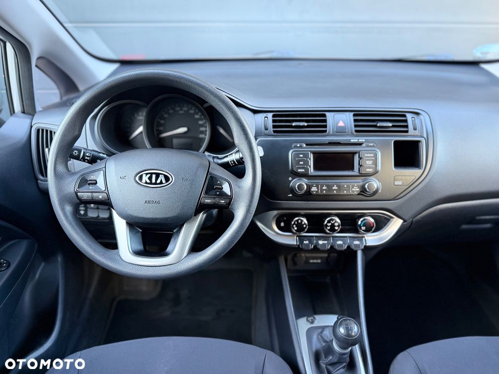 Kia Rio - 11