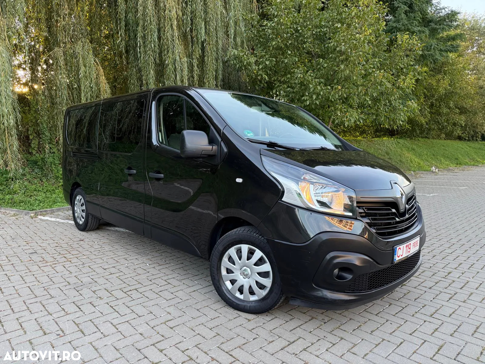 Renault Trafic Combi L2H1 1.6 dCi TT 145 7+1 Expression Plus - 2
