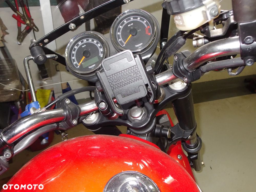 Triumph Bonneville - 10