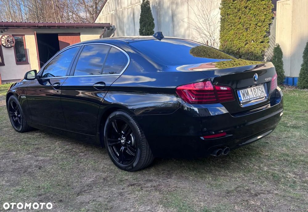 BMW Seria 5 528i Luxury Line - 9
