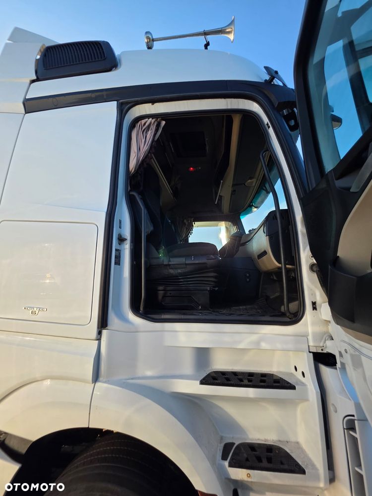 Mercedes-Benz Actros - 7