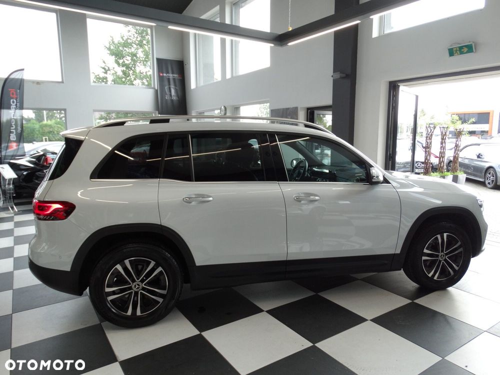 Mercedes-Benz GLB - 11